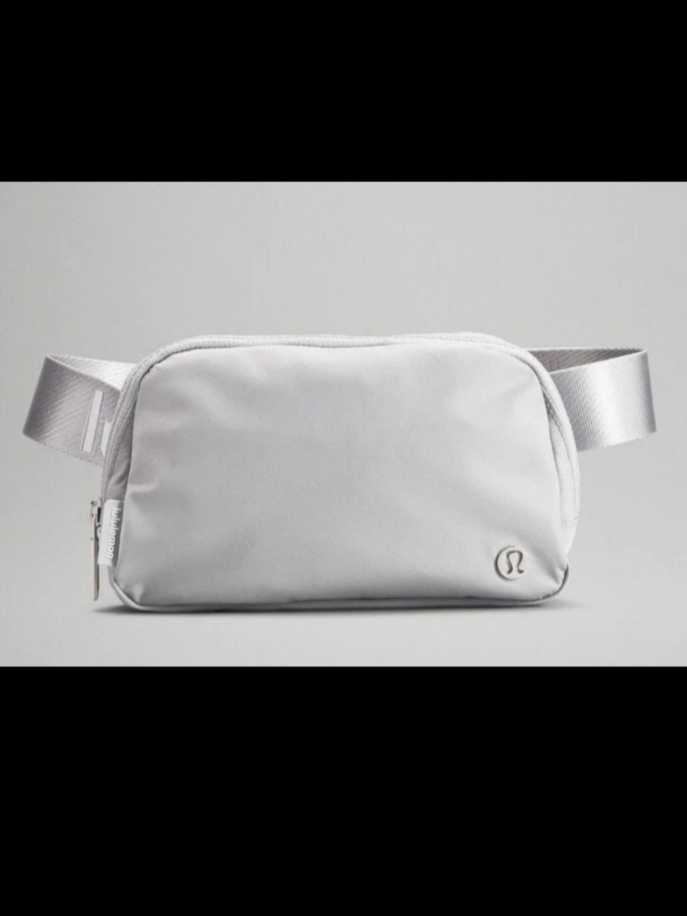 Lululemon
Everywhere Belt Bag 1L
Hailstone Grey/Silver Color